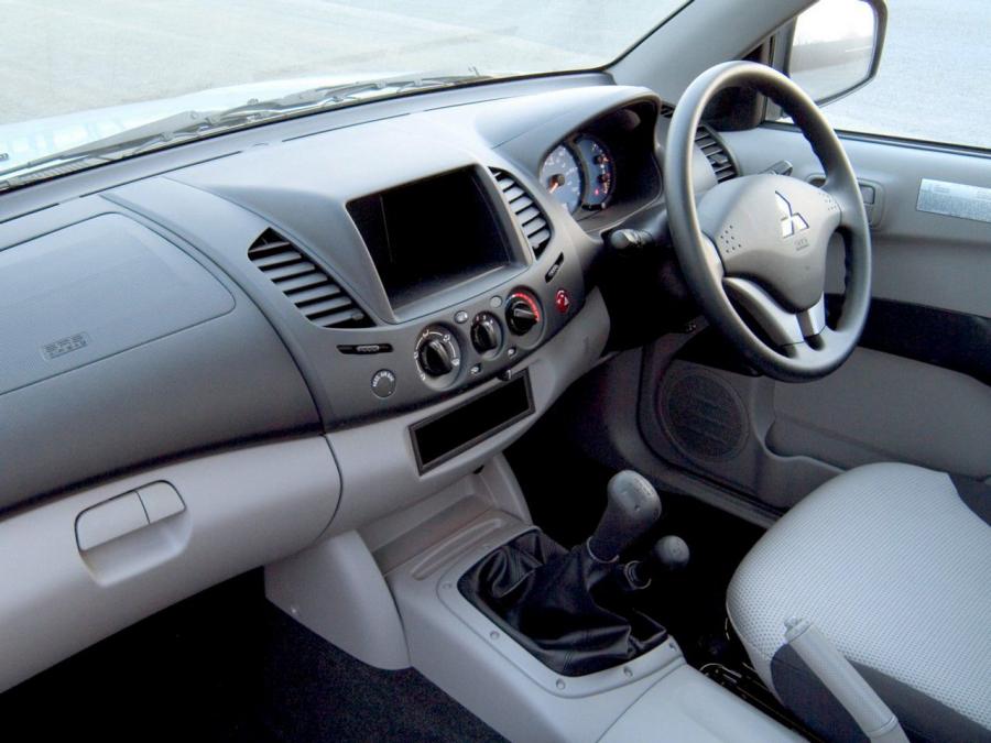  Mitsubishi L200 4Work Single Cab 2006 года  (UK) (фото 11 из 11)